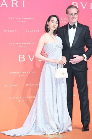 のん、「BVLGARI AVRORA AWARDS 2022」ゴールデンカーペットセレモニーに登場