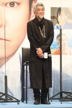 宇崎竜童、映画『アイ・アム まきもと』完成報告会に登場