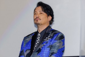 『スーパー戦闘 純烈ジャー 追い焚き☆御免』完成披露舞台あいさつに登場した小田井涼平