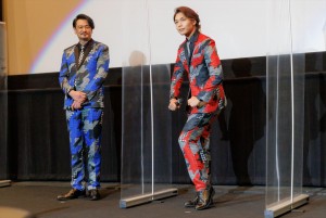 『スーパー戦闘 純烈ジャー 追い焚き☆御免』完成披露舞台あいさつに登場した(左から)小田井涼平、白川裕二郎