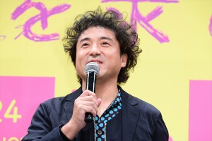 ムロツヨシ、映画『神は見返りを求める』完成披露試写会イベントに登場