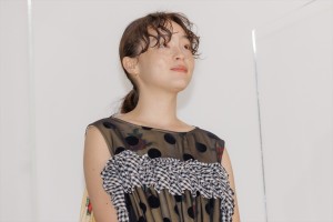 モトーラ世理奈、映画『ハウ』公開記念舞台あいさつに登場