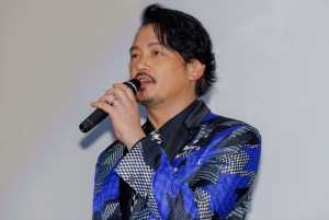 『スーパー戦闘 純烈ジャー 追い焚き☆御免』完成披露舞台あいさつに登場した小田井涼平