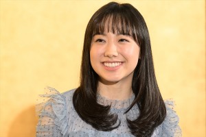 芦田愛菜、2023年 エランドール賞 授賞式に登場