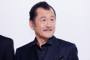 吉田鋼太郎、ドラマ『unknown』制作発表記者会見に登場