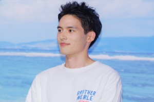 水上恒司、月9ドラマ『真夏のシンデレラ』制作発表会見に登場