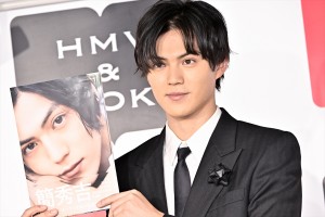 簡秀吉、1st写真集「IKKAN」発売記念イベントに登場