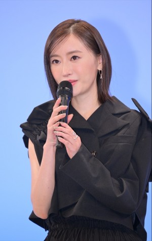 松本まりか、月10ドラマ『トクメイ!警視庁特別会計係』制作発表に登場