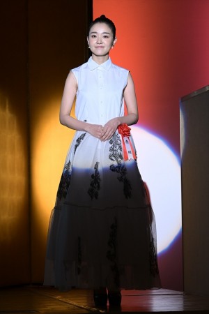 奈緒、2023年 エランドール賞 授賞式に登場
