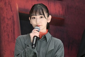生駒里奈、映画『忌怪島/きかいじま』初日舞台挨拶に登場