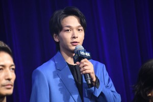 中村倫也、『沈黙の艦隊』完成報告会・完成披露舞台挨拶に登場