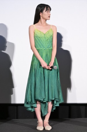 服部樹咲、映画『唄う六人の女』完成披露上映会 舞台挨拶に登場