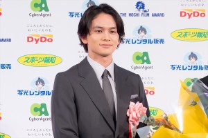 北村匠海、「第48回報知映画賞」授賞式に登場