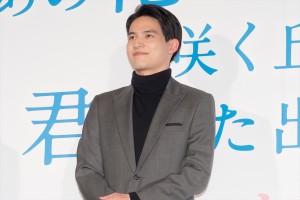 水上恒司、映画『あの花が咲く丘で、君とまた出会えたら。』初日舞台挨拶に登場