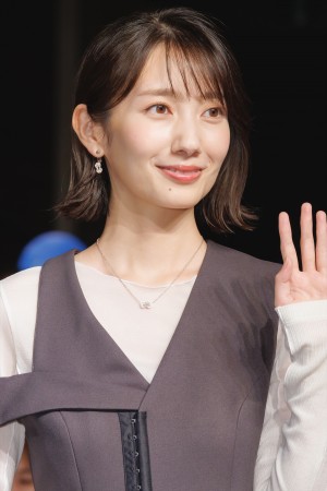 波瑠、映画『アナログ』公開直前イベントに登場
