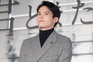 水上恒司、映画『あの花が咲く丘で、君とまた出会えたら。』完成披露試写会に登場