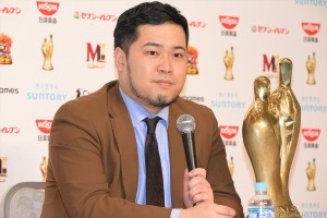 令和ロマン・松井ケムリ、『M-1グランプリ2023』優勝者記者会見に登場