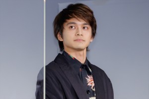 北村匠海、映画『スクロール』完成披露舞台挨拶に登場