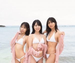 1月17日発売「週刊FLASH」より ミスFLASH2023グランプリの(左から)弓川いち華、橘舞、井上晴菜