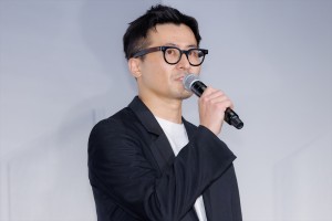 清水康彦監督、映画『スクロール』完成披露舞台挨拶に登場