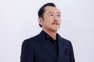 吉田鋼太郎、ドラマ『unknown』制作発表記者会見に登場