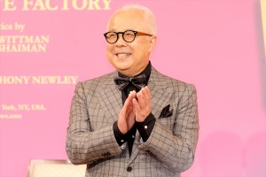 小堺一機、ミュージカル『チャーリーとチョコレート工場』製作発表に登場