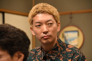 ニューヨーク・嶋佐和也、『ジョンソン』囲み取材に登場