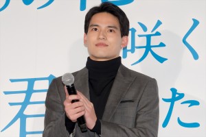 水上恒司、映画『あの花が咲く丘で、君とまた出会えたら。』初日舞台挨拶に登場