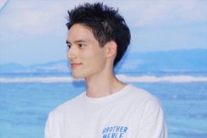 水上恒司、月9ドラマ『真夏のシンデレラ』制作発表会見に登場