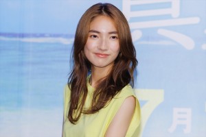 仁村紗和、月9ドラマ『真夏のシンデレラ』制作発表会見に登場
