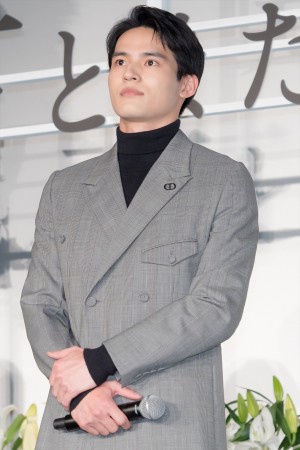 水上恒司、映画『あの花が咲く丘で、君とまた出会えたら。』完成披露試写会に登場