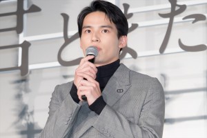 水上恒司、映画『あの花が咲く丘で、君とまた出会えたら。』完成披露試写会に登場