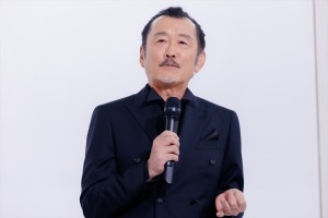 吉田鋼太郎、ドラマ『unknown』制作発表記者会見に登場