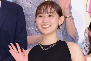 浅川梨奈、映画『おとななじみ』プレミア試写会に登場