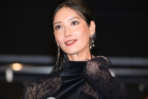 菜々緒、映画『怪物の木こり』公開記念舞台挨拶に登場