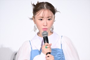 松本まりか、映画『アイスクリームフィーバー』初日舞台挨拶に登場