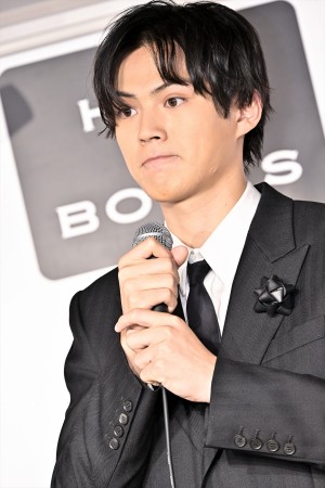 簡秀吉、1st写真集「IKKAN」発売記念イベントに登場