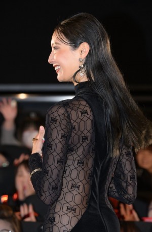 菜々緒、映画『怪物の木こり』公開記念舞台挨拶に登場