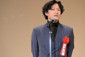 井浦新、2023年 エランドール賞 授賞式に登場