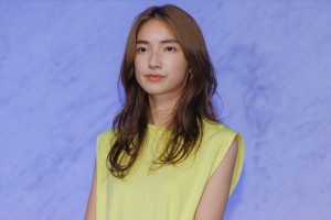 仁村紗和、月9ドラマ『真夏のシンデレラ』制作発表会見に登場