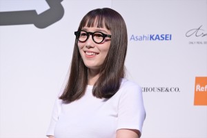飯豊まりえ、「第40回ベストジーニスト2023」授賞式に登場
