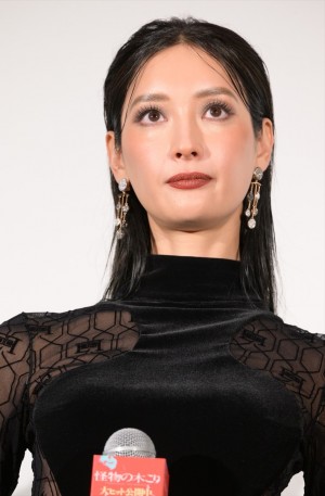 菜々緒、映画『怪物の木こり』公開記念舞台挨拶に登場