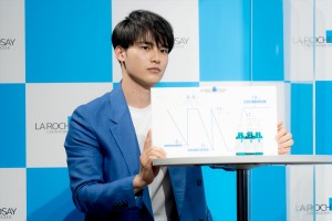水上恒司、「ラ ロッシュ ポゼ 20周年記念ブランドアンバサダー就任発表会」に登場