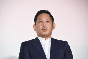 入江悠監督、『映画 ネメシス 黄金螺旋の謎』初日舞台挨拶に登場