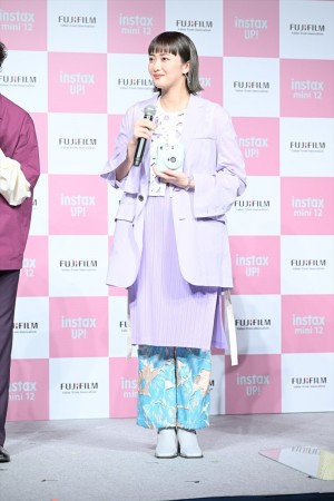 緑黄色社会・長屋晴子、INSTAX“チェキ”新製品発表会に登場