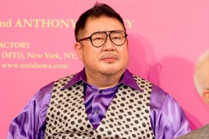 芋洗坂係長、ミュージカル『チャーリーとチョコレート工場』製作発表に登場