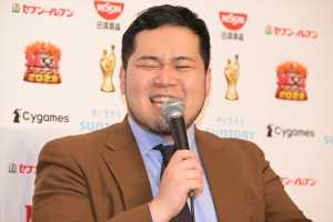 令和ロマン・松井ケムリ、『M-1グランプリ2023』優勝者記者会見に登場