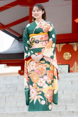 福山絢水、「エイベックス・マネジメント・エージェンシー 新春参拝&晴れ着お披露目会」に登場