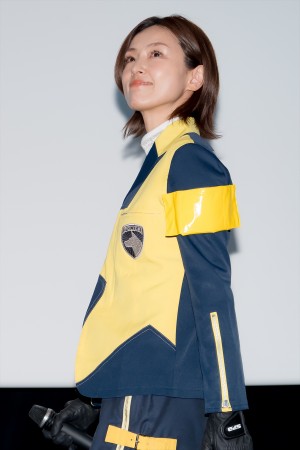 木下あゆ美、Vシネクスト『特捜戦隊デカレンジャー20th ファイヤーボール・ブースター』初日舞台挨拶に登場