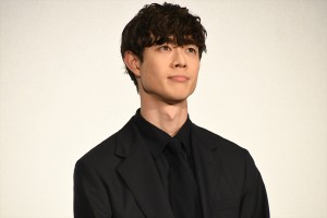 宮沢氷魚、映画『52ヘルツのクジラたち』初日舞台挨拶に登場